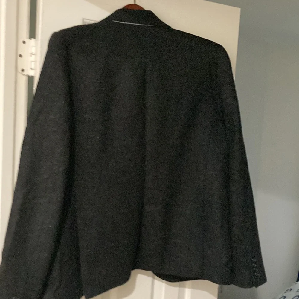 Gently-used 100% wool JoeFresh sports coat - Picture 7 of 7